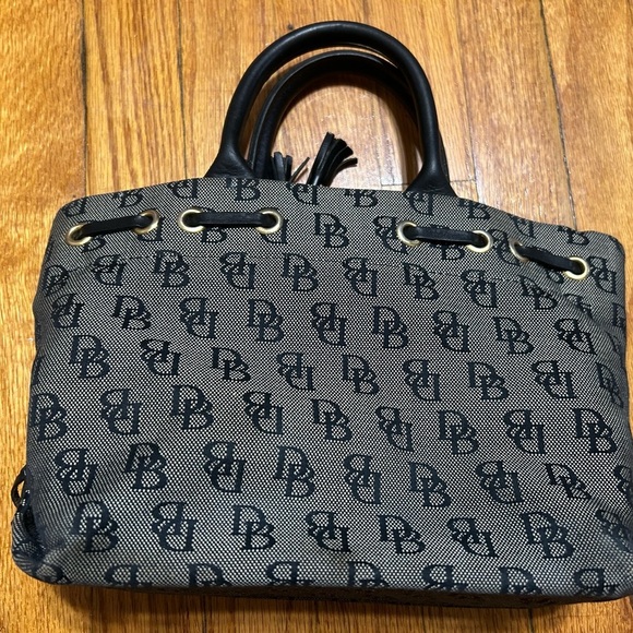 Dooney & Bourke Drawstring Canvas Signature DB Bucket Bag/ Cross Body Strap - Picture 6 of 16